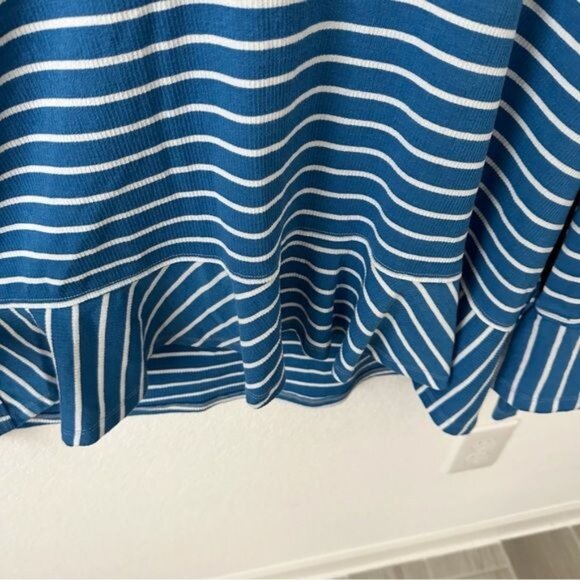 We The Free Roundabout Blue White Striped Top Size M - Picture 4 of 6